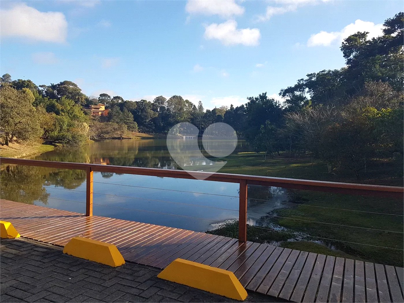 Casa à venda com 3 quartos, sendo 1 suíte, no condomínio Vale da Santa Fé, Vinhedo - SP