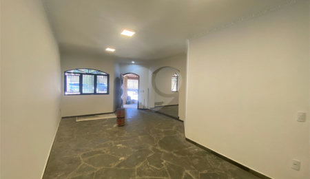 Casa à venda com 4 quartos, sendo 2 suítes,  em Jardim do Lago, Atibaia, SP