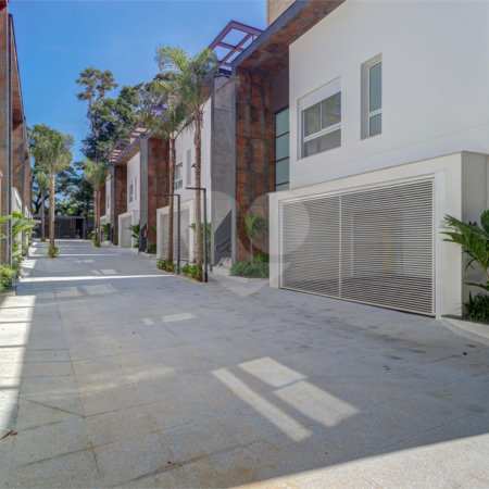 Casa à venda ou para alugar com 3 suítes no condomínio Jardim Flora, São Paulo - SP