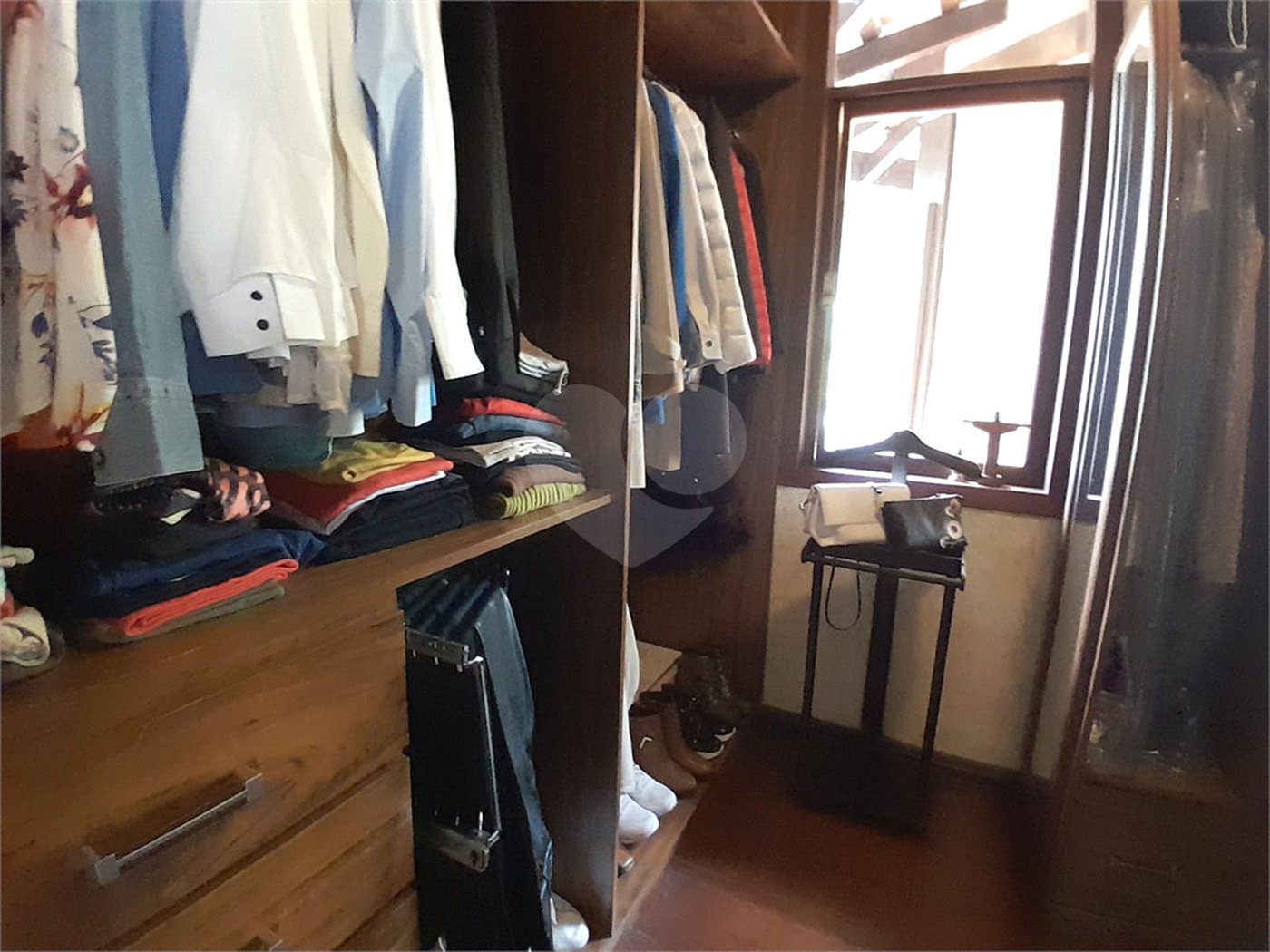 Casa à venda com 4 quartos, sendo 2 suítes, no condomínio Cantareira, Mairiporã - SP
