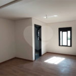 Casa à venda com 4 suítes no condomínio Figueira Garden, Atibaia - SP