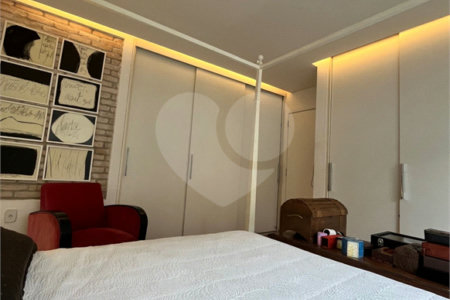 Sobrado à venda com 5 quartos, sendo 2 suítes, em Alto da Boa Vista, São Paulo, SP