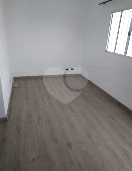 Sobrado à venda com 3 quartos em Jardim Estela Mari, Cotia, SP