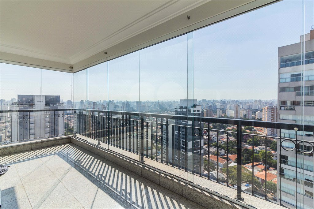 Apartamento à venda com 3 suítes em Campo Belo, São Paulo, SP