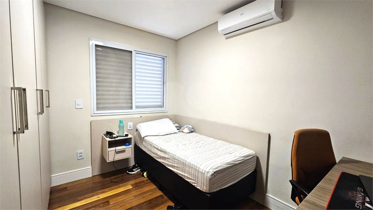 Casa à venda com 3 quartos, sendo 1 suíte, no condomínio Flora Park, São Paulo - SP