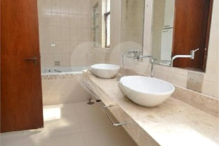 Casa à venda com 5 quartos, sendo 2 suítes, em Vila Galvão, Guarulhos, SP