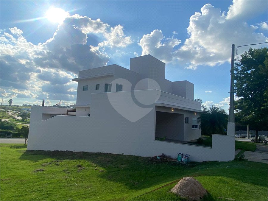 Casa à venda com 3 suítes no condomínio Residencial Central Parque, Salto - SP