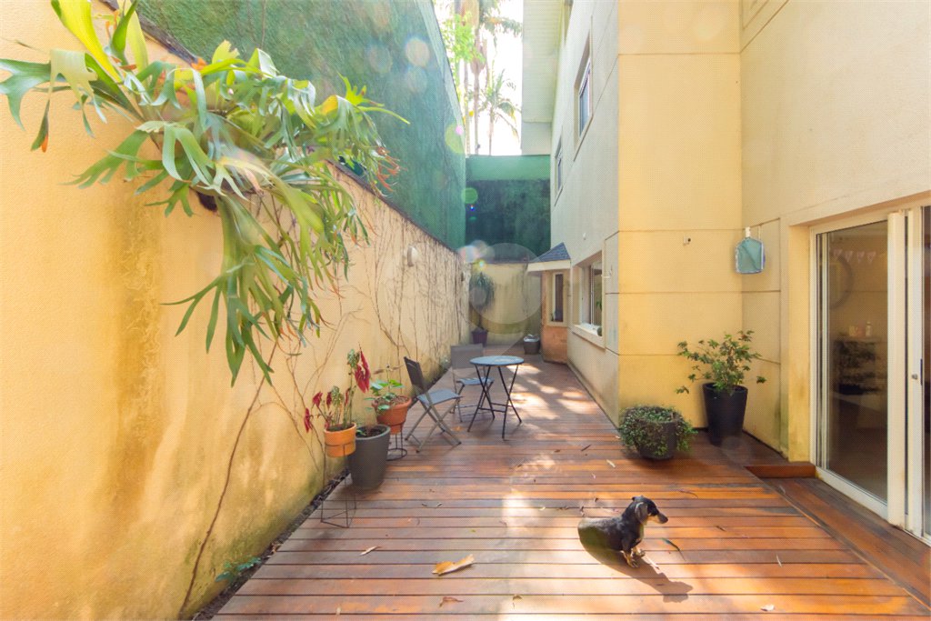 Casa à venda com 5 suítes no condomínio Solar dos Manacas, São Paulo - SP