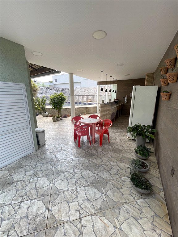 Casa à venda com 5 quartos, sendo 1 suíte, no condomínio Residencial Green Ville, Rio de Janeiro - RJ