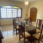 Casa à venda com 5 quartos, sendo 4 suítes, no condomínio Vilarejo Estoril, Mairiporã - SP