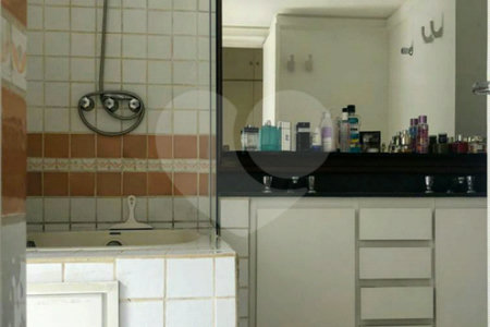 Apartamento à venda com 3 quartos, sendo 1 suíte, em Alto da Boa Vista, São Paulo, SP
