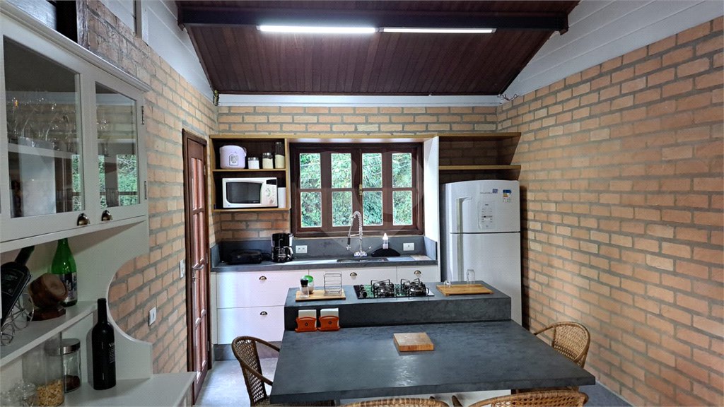 Casa à venda com 3 quartos, sendo 1 suíte, no condomínio Alpes da Cantareira, Mairiporã - SP