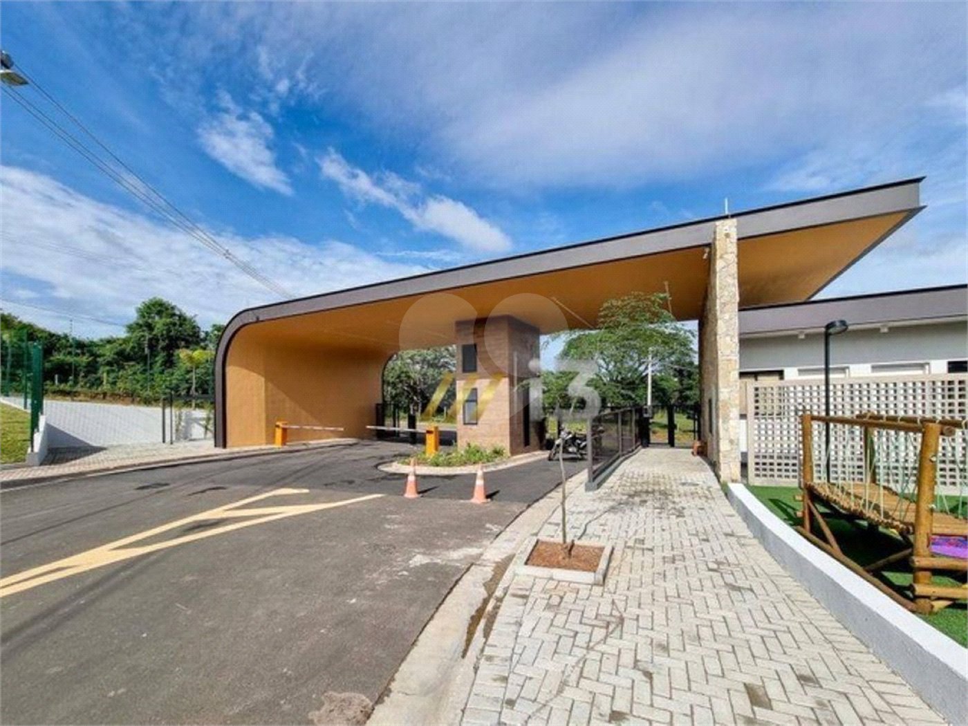 Sobrado à venda com 4 suítes em Nova Gardênia, Atibaia, SP