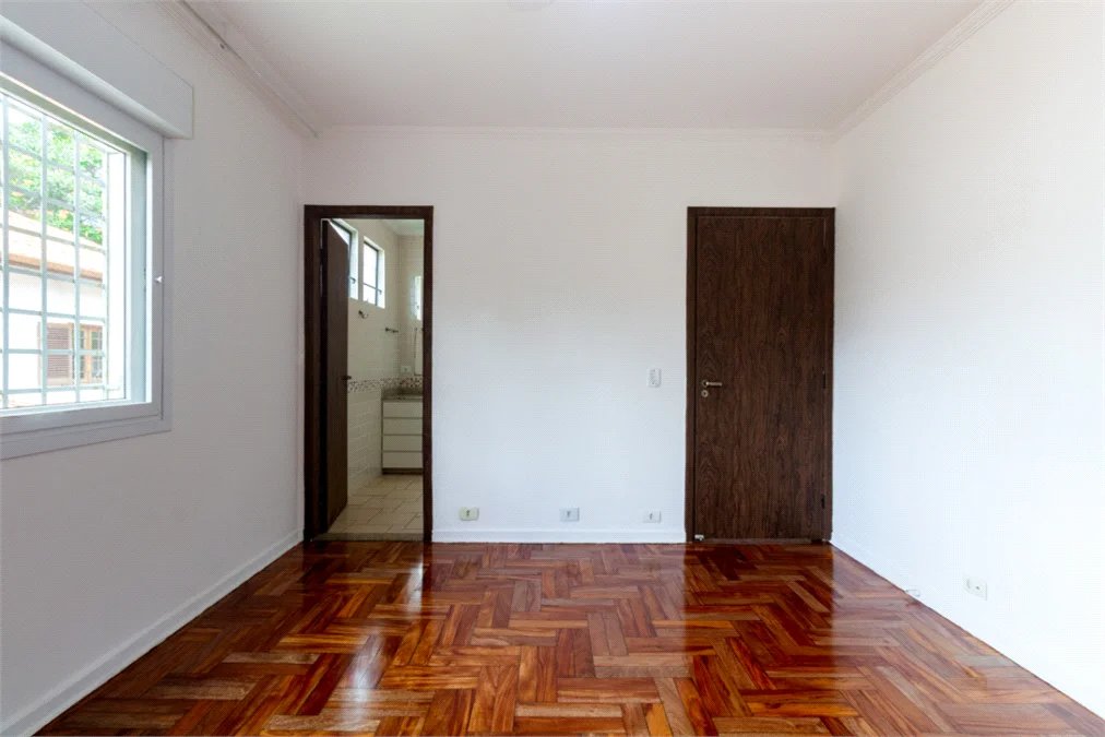 Sobrado à venda com 4 quartos, sendo 2 suítes,  em Alto de Pinheiros, São Paulo, SP