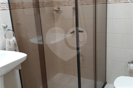 Sobrado à venda com 4 quartos em Vila Correa, Ferraz de Vasconcelos, SP