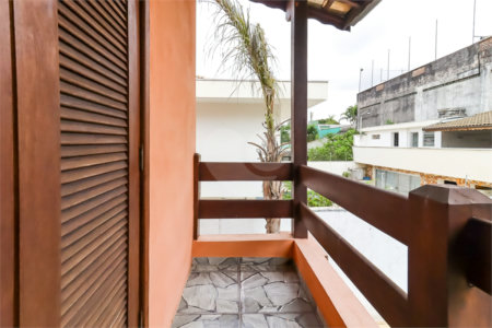 Sobrado à venda com 4 quartos, sendo 2 suítes,  em Interlagos, São Paulo, SP