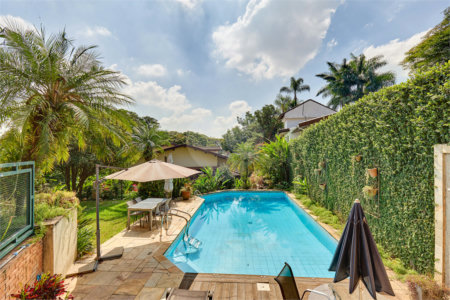 Casa à venda com 4 quartos, sendo 2 suítes, em Jardim Cordeiro, São Paulo, SP