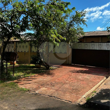 Sobrado à venda com 6 quartos, sendo 1 suíte, no Centro, Ponta Porã, MS