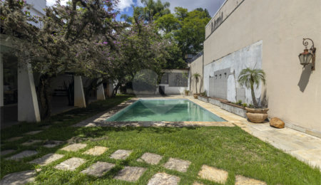 Sobrado à venda com 4 quartos, sendo 2 suítes,  em Vila Morumbi, São Paulo, SP