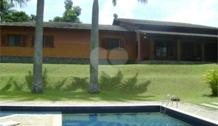 Casa à venda com 5 quartos, sendo 3 suítes,  no condomínio Estância Marambaia, Vinhedo - SP