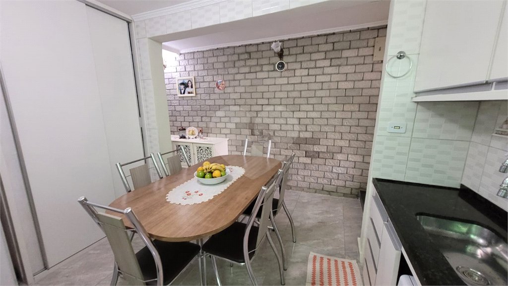 Casa à venda com 4 quartos, sendo 1 suíte, em Parque Maria Domitila, São Paulo, SP