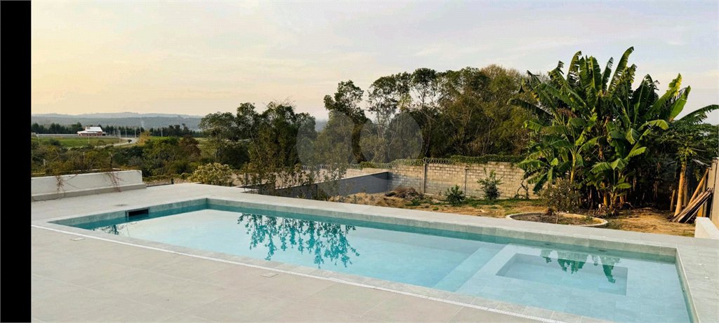 Casa à venda com 4 suítes no condomínio Residencial Fazenda São José, Salto de Pirapora - SP