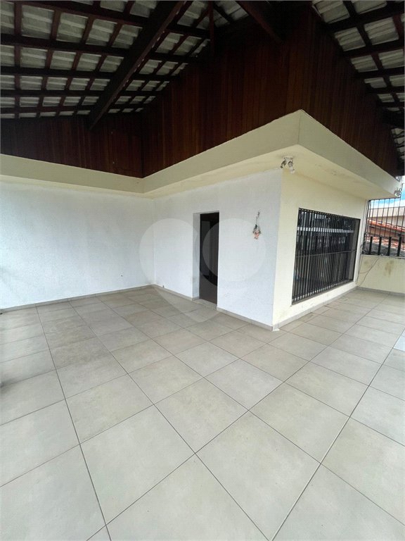 Sobrado à venda com 3 quartos, sendo 2 suítes,  em Vila Oliveira, Mogi das Cruzes, SP