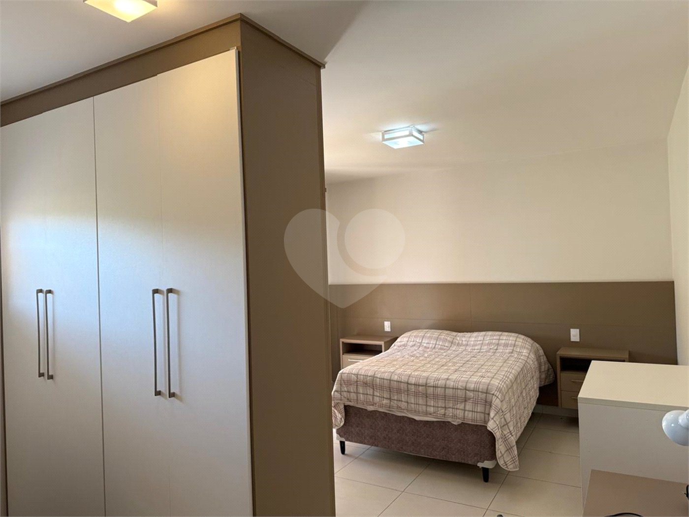 Casa à venda com 3 quartos, sendo 1 suíte, no condomínio Vale do Lago, Sorocaba - SP