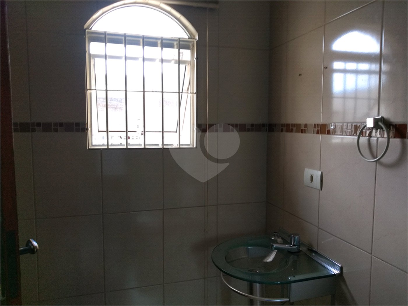 Sobrado à venda com 3 quartos, sendo 1 suíte,  em Residencial Rancho Grande, Itaquaquecetuba, SP
