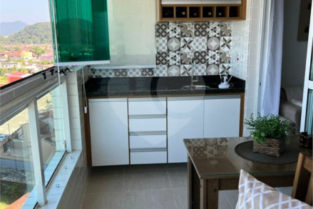 Apartamento à venda com 2 quartos, sendo 1 suíte, no Centro, Mongaguá, SP