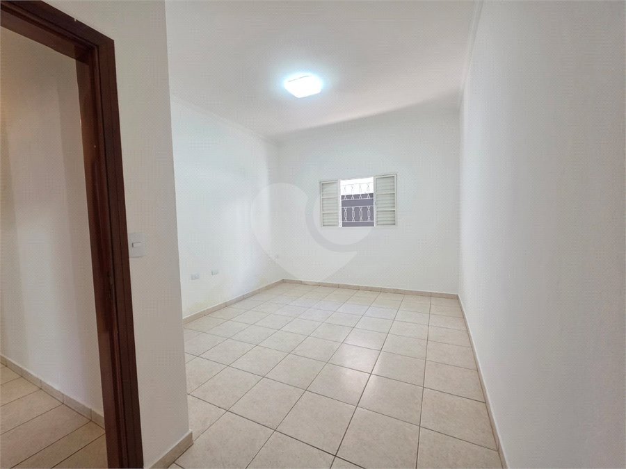 Casa à venda com 3 quartos, sendo 1 suíte, no condomínio Residencial Jardim das Palmeiras, Vinhedo - SP
