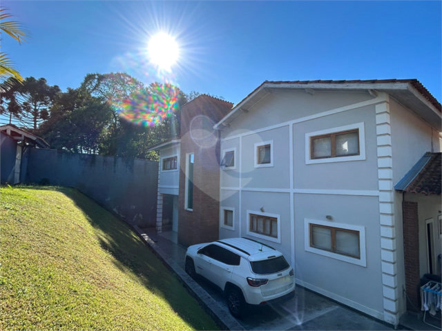 Casa à venda ou para alugar com 4 quartos, sendo 1 suíte,  no condomínio Alpes da Cantareira, Mairiporã - SP