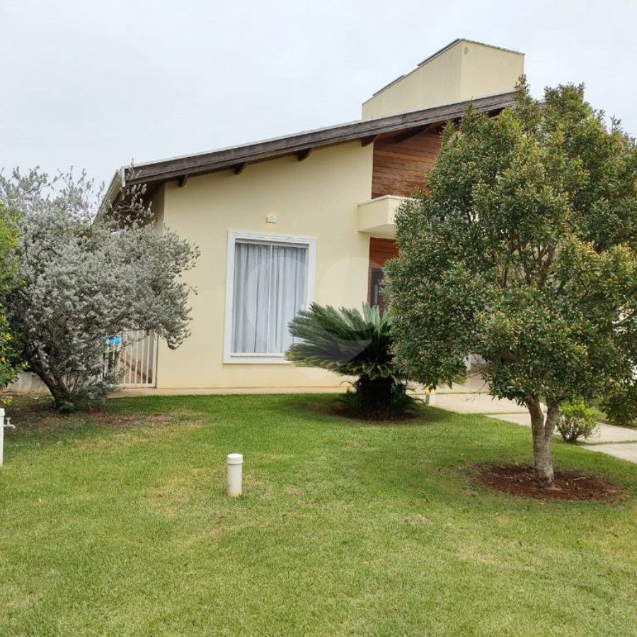Casa à venda com 4 quartos, sendo 2 suítes, no condomínio Primavera, Salto - SP