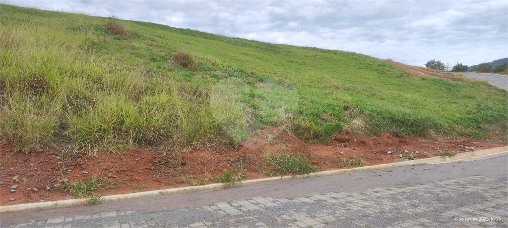 Terrenos de 300 metros em condomínio fechado e prontos para construir na região de Atibaia