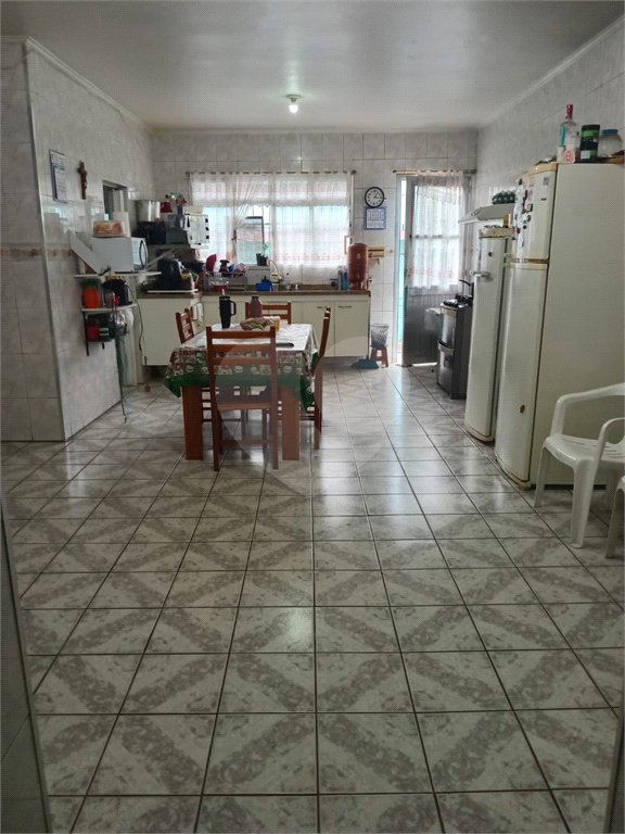 Sobrado à venda com 4 quartos, sendo 1 suíte,  em Furnas, São Paulo, SP