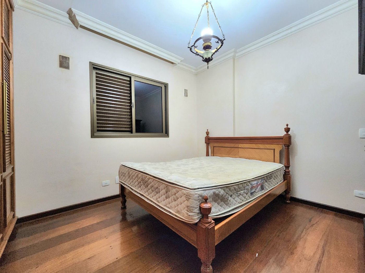 Apartamento Alto Padrão Frente Mar com 4 Dormitórios, 3 Suítes e 3 Vagas na Orla de Santos