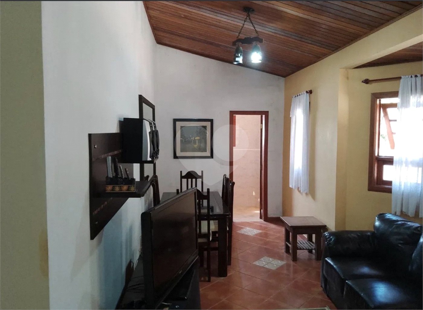 Casa à venda com 4 quartos, sendo 1 suíte, no condomínio Quinta da Cachoeira, Embu das Artes - SP