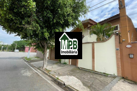 Sobrado à venda com 3 quartos, sendo 1 suíte, em Jardim Refúgio, Sorocaba, SP