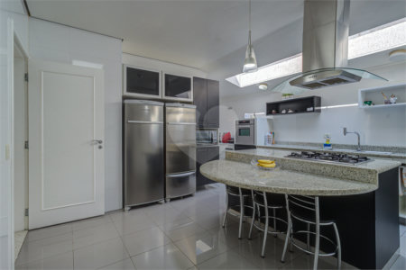 Casa à venda com 5 quartos, sendo 3 suítes, em Chácara Monte Alegre, São Paulo, SP