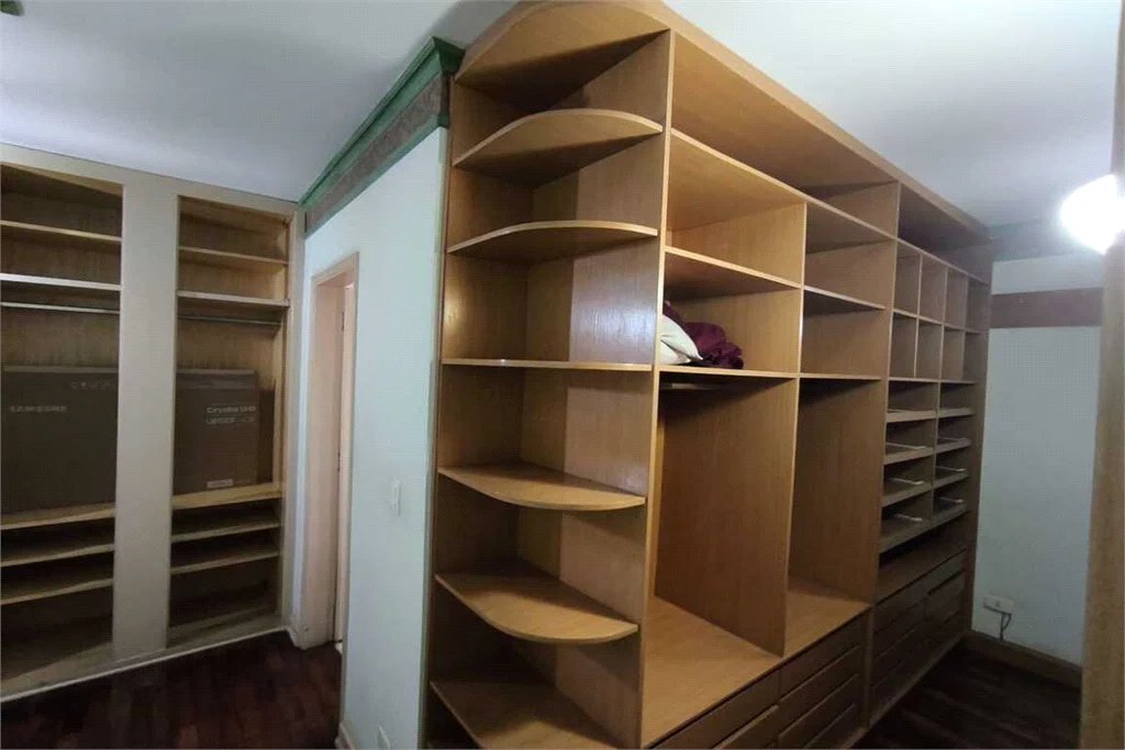 Casa à venda com 5 quartos, sendo 3 suítes, em Brooklin Paulista, São Paulo, SP