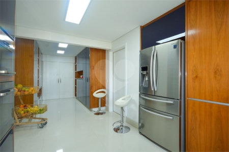 Apartamento à venda com 4 suítes,  em Vila Uberabinha, São Paulo, SP
