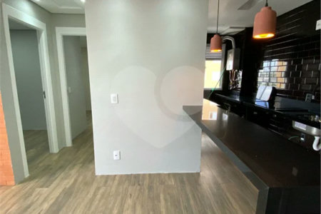 EXCELENTE APARTAMENTO Localizado no bairro do Bom Retiro próximo à Avenida Santos Dumont, com acesso