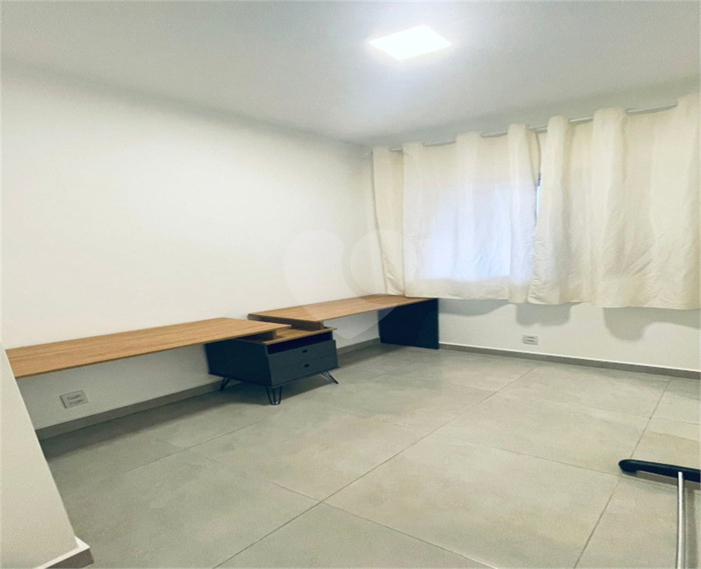 Apartamento à venda com 2 quartos, sendo 1 suíte, no condomínio Parque Dos Girassois, São Carlos - SP