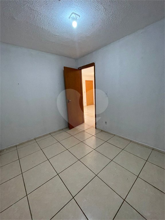 Apartamento no Condomínio Mont Everest .