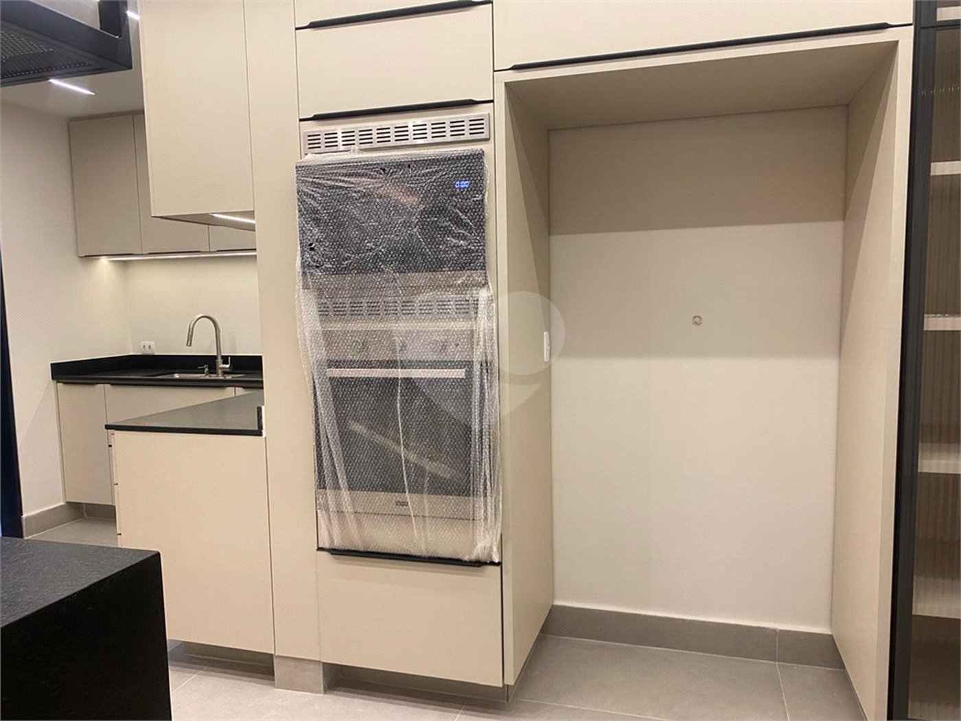 Apartamento à venda com 3 quartos, sendo 1 suíte,  em Itaim Bibi, São Paulo, SP