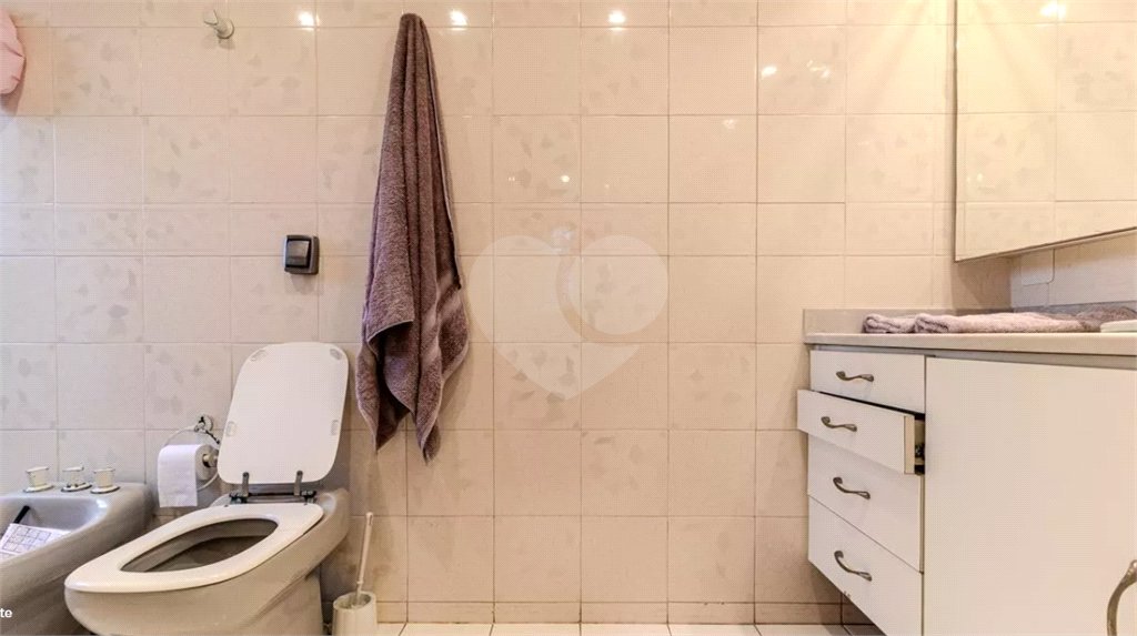 Apartamento à venda com 3 quartos, sendo 1 suíte,  em Higienópolis, São Paulo, SP