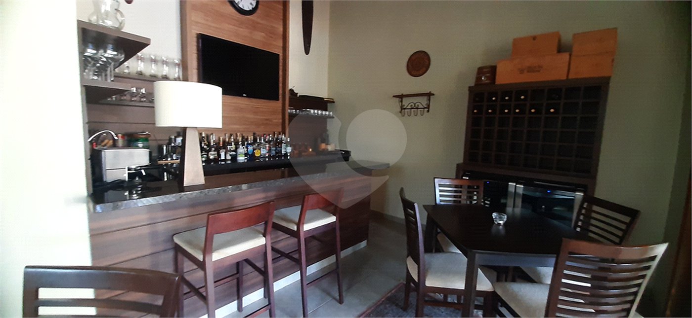 Casa à venda com 4 quartos, sendo 3 suítes, no condomínio Sausalito, Mairiporã - SP