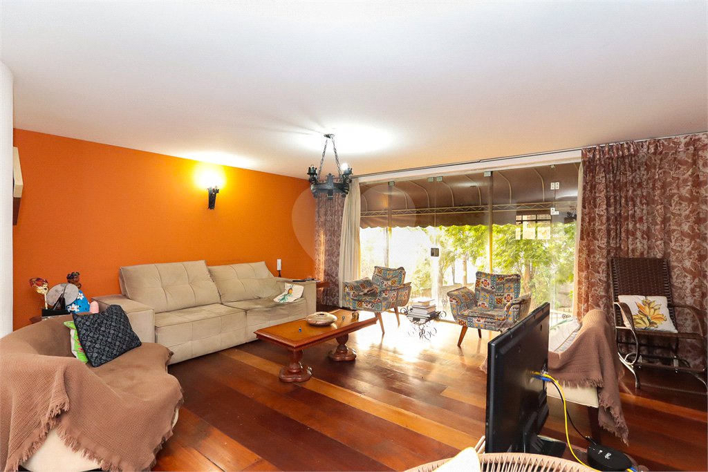 Casa à venda com 4 quartos, sendo 1 suíte, em Brooklin, São Paulo, SP