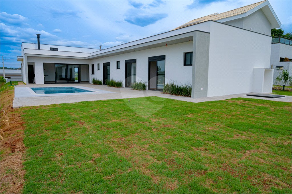 Casa à venda com 3 suítes no condomínio Village Saint Charbel, Araçoiaba da Serra - SP