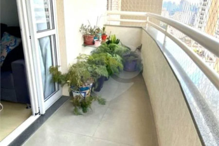 Apartamento á venda na Mooca de 89m² com 2 dormitórios, sendo 2 suítes e 2 vagas.